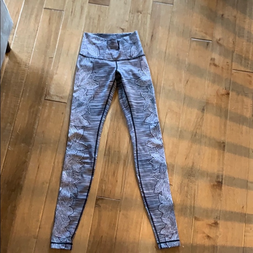 Lululemon leggings “rare” dottie tribe size 4